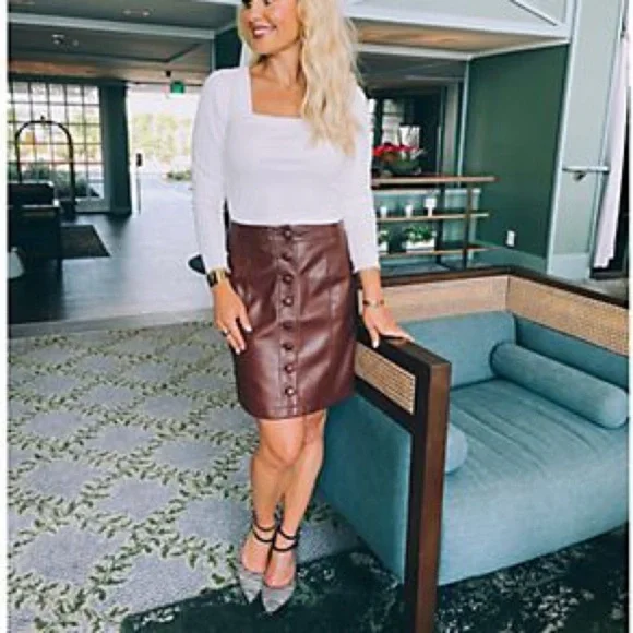 Candace Cameron Bure Regular Faux Leather Skirt - Picture 6 of 10